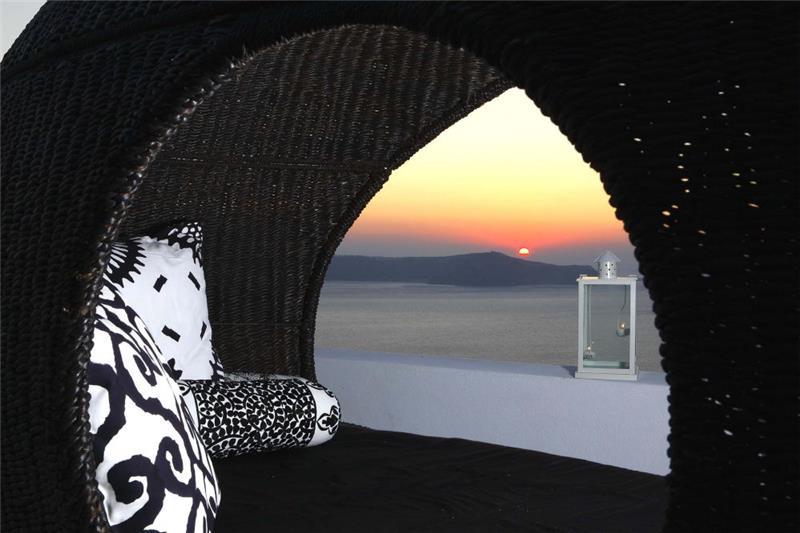 Sea-view villa in Fira, photograph 9