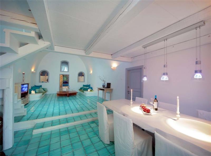 Sea-view villa in Fira, photograph 4