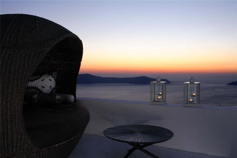 Sea-view villa in Fira, photograph 19