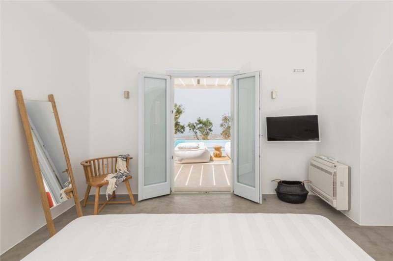 Sea-view villa in Pyrgos, photograph 15