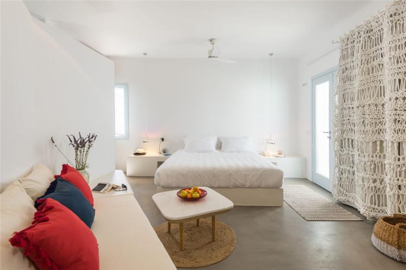 Sea-view villa in Pyrgos, photograph 12