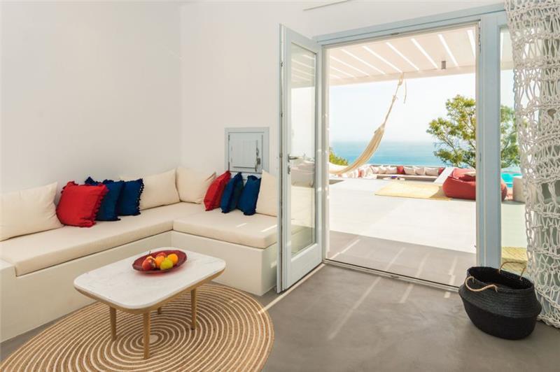 Sea-view villa in Pyrgos, photograph 9
