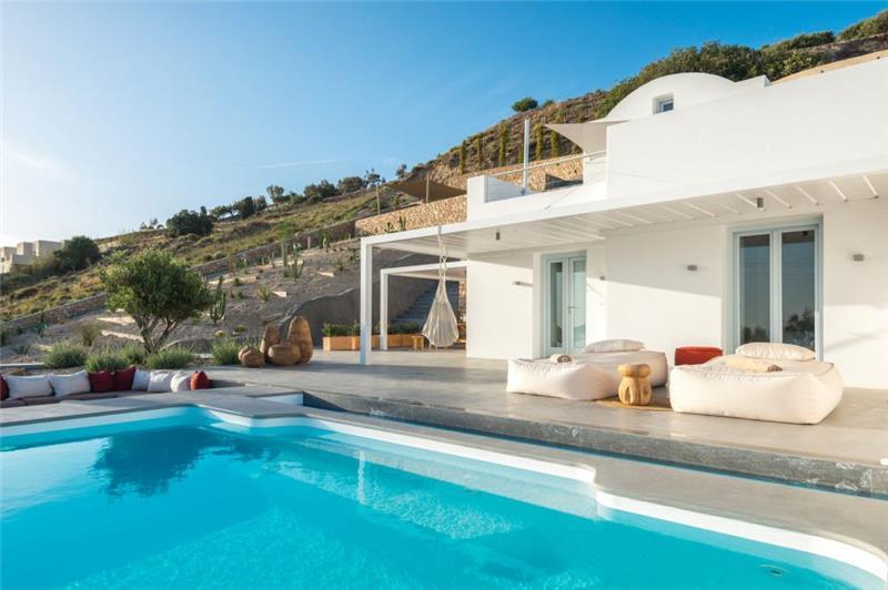 Sea-view villa in Pyrgos, photograph 1