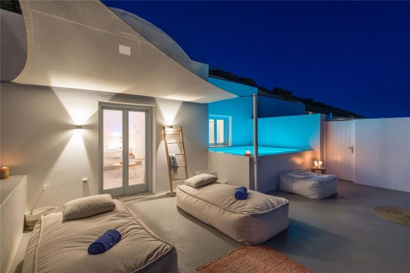 Sea-view villa in Pyrgos, photograph 19