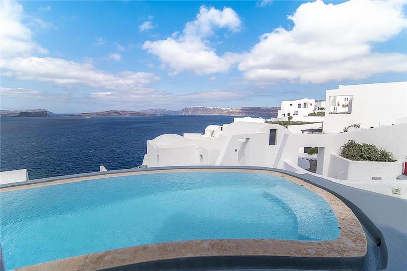 Sea-view villa in Akrotiri, photograph 1