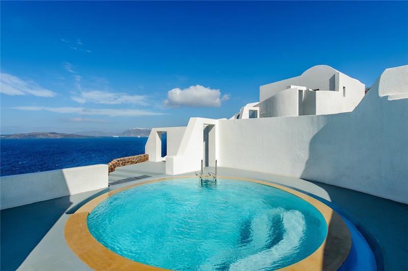 Sea-view villa in Akrotiri, photograph 1