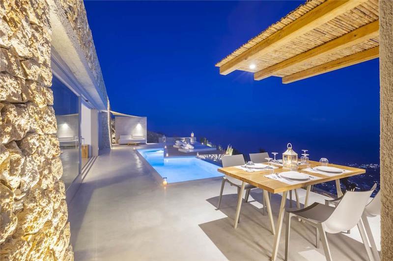 Sea-view villa in Pyrgos, photograph 19