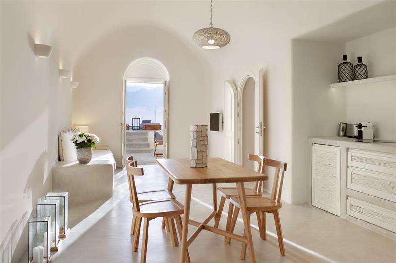 Sea-view villa in Firostefani, photograph 5