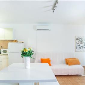 1 Bedroom Apartment in Seget Vranjica, sleeps 2-3