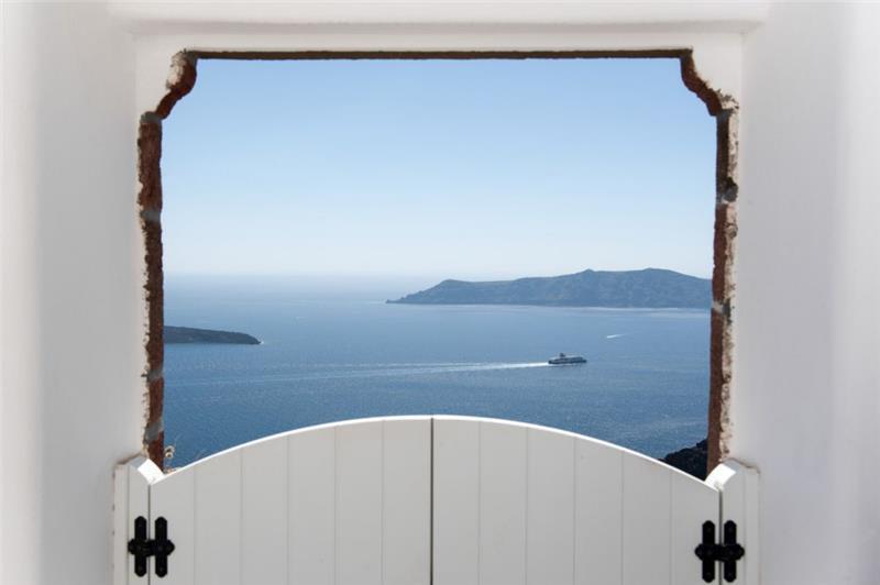 Sea-view villa in Imerovigli, photograph 1