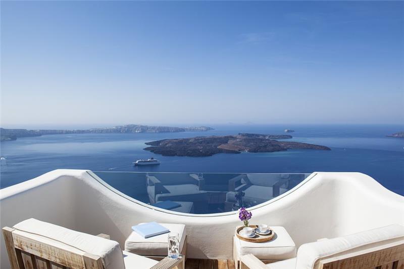 Sea-view villa in Imerovigli, photograph 1