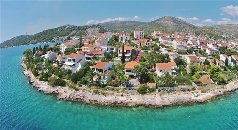 Beachfront villa in Seget Vranjica, photograph 4