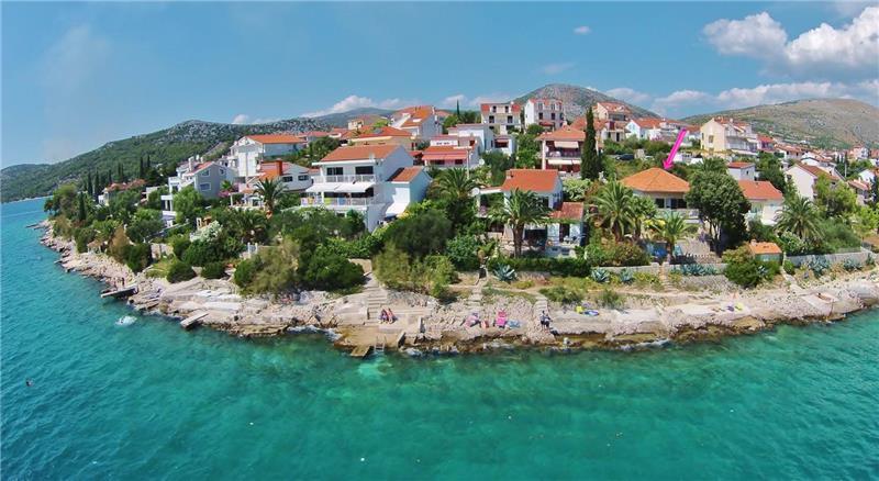 Beachfront villa in Seget Vranjica, photograph 16