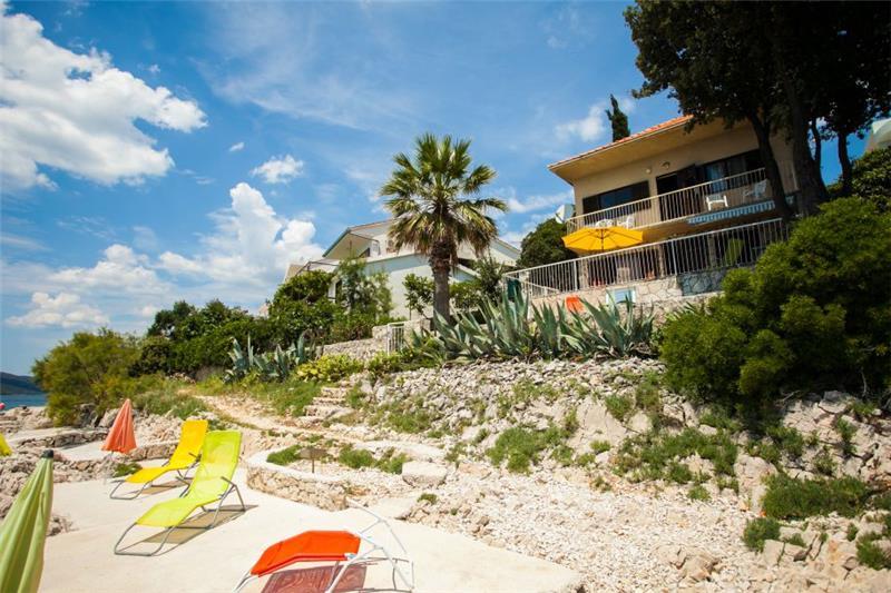 Beachfront villa in Seget Vranjica, photograph 3