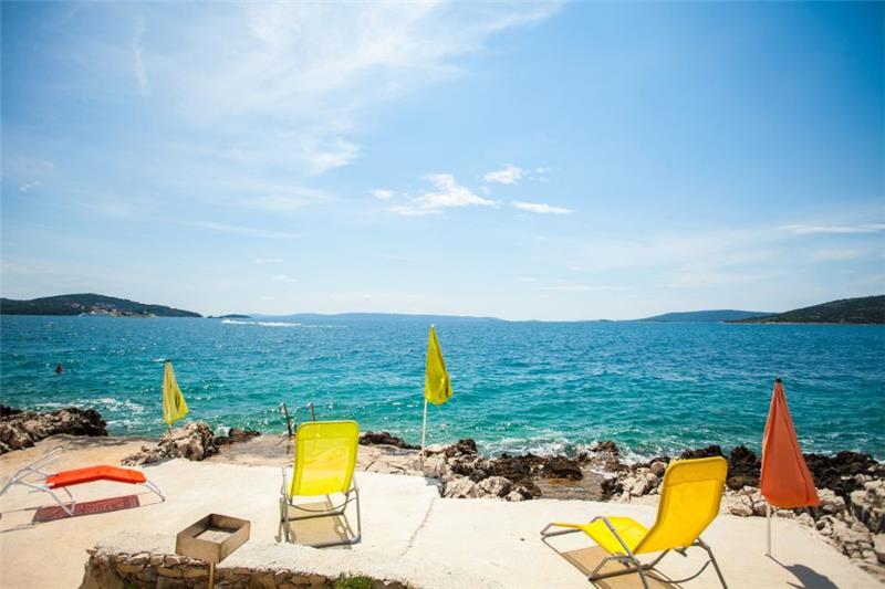 Beachfront villa in Seget Vranjica, photograph 19