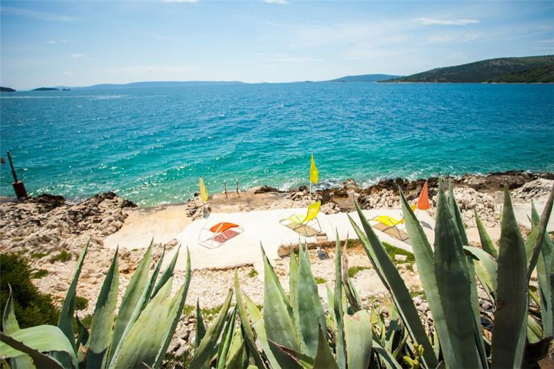 Beachfront villa in Seget Vranjica, photograph 18