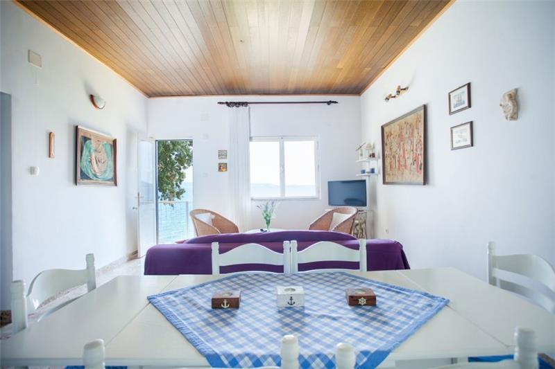Beachfront villa in Seget Vranjica, photograph 5