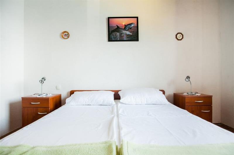 3 Bedroom Apartment in Seget Vranjica nr Trogir, Sleeps 6