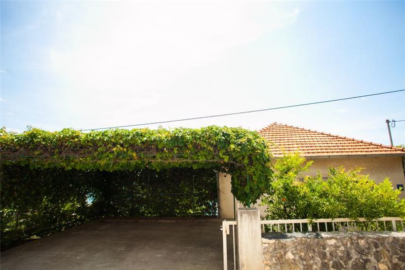 Beachfront villa in Seget Vranjica, photograph 14