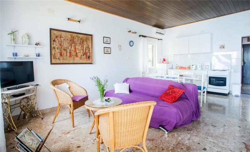 Beachfront villa in Seget Vranjica, photograph 6