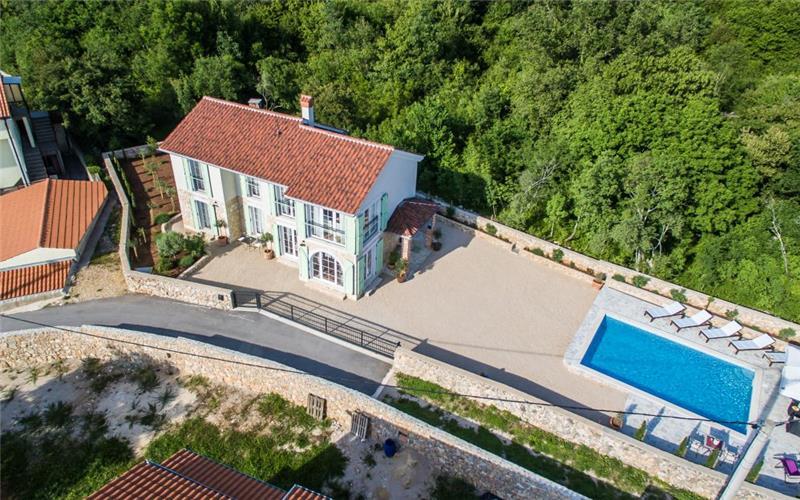 5 Bedroom Villa with Pool and Countryside Views near Malinska, Sleeps 10-11