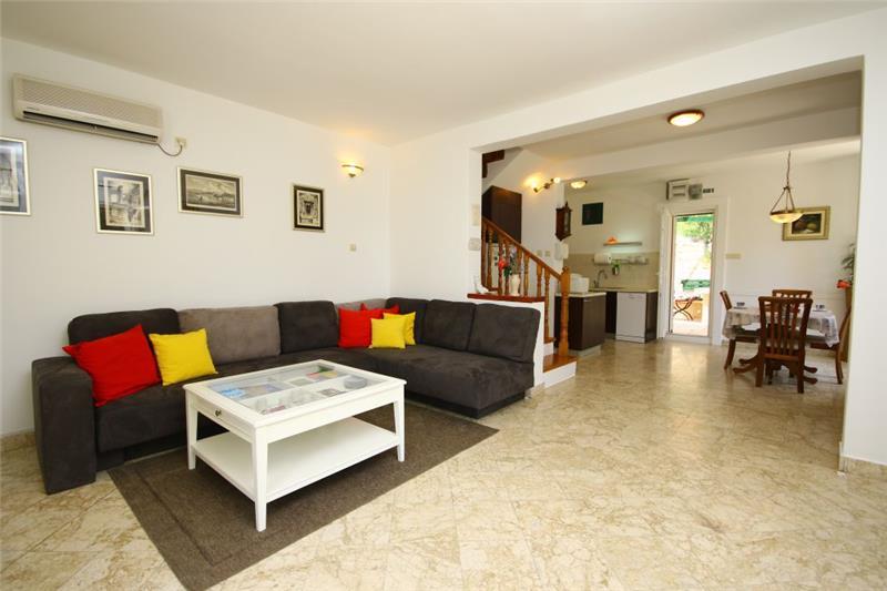 Beachfront villa in Sevid, photograph 10