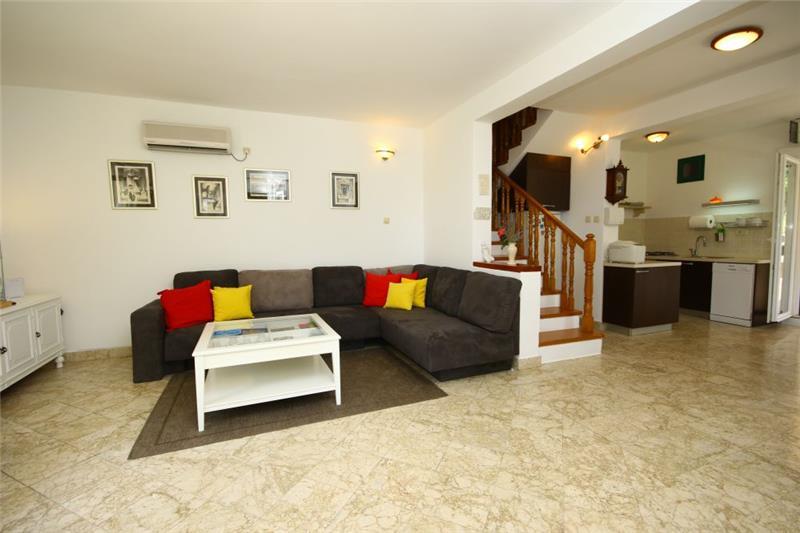 Beachfront villa in Sevid, photograph 11