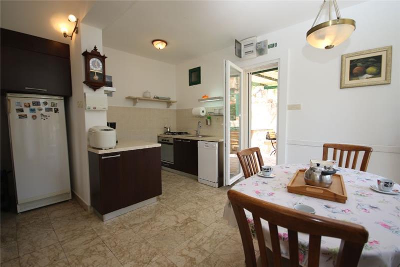 Beachfront villa in Sevid, photograph 12
