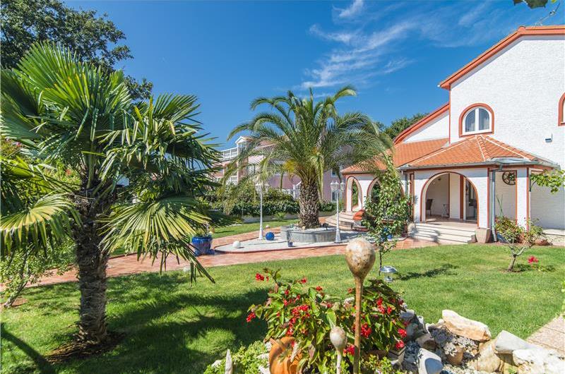 4 Bedroom Villa with Pool and Annex near Porec, Sleeps 8