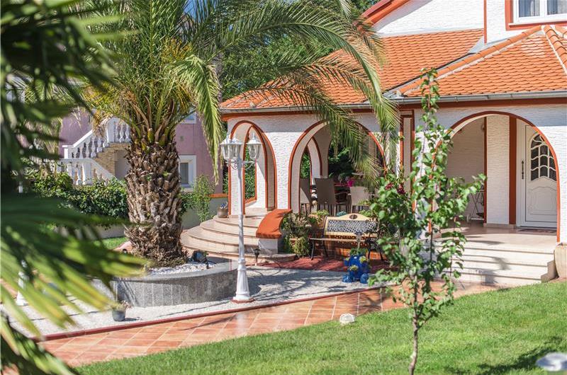4 Bedroom Villa with Pool and Annex near Porec, Sleeps 8