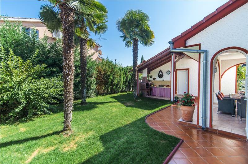4 Bedroom Villa with Pool and Annex near Porec, Sleeps 8