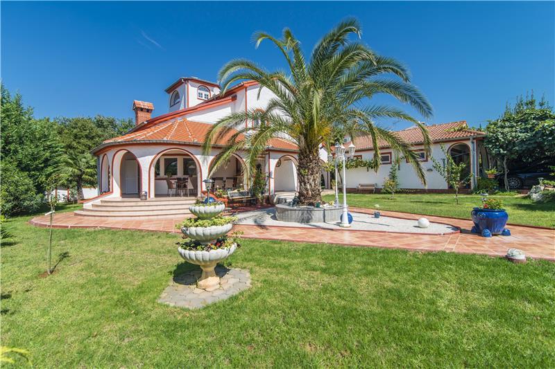 Villa in Porec, photograph 1