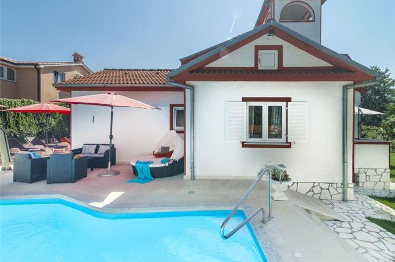 4 Bedroom Villa with Pool and Annex near Porec, Sleeps 8-9