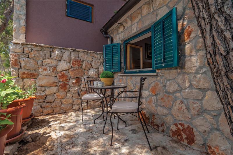 Beachfront villa in Milna, photograph 13