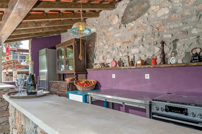 Beachfront villa in Milna, photograph 9
