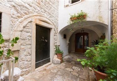 1 Bedroom Apartment In Trogir Old Town Sleeps 2 - 