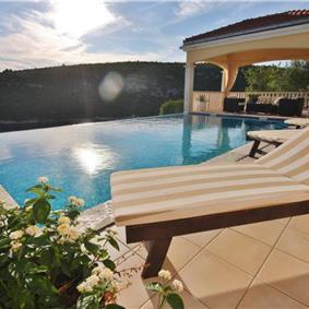 3 Bedroom Villa in Uvala Ljubljeva near Trogir, sleeps 6-7