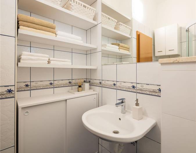 3 Bedroom Villa in Uvala Ljubljeva near Trogir, sleeps 6-7