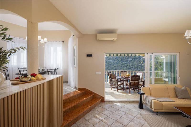 3 Bedroom Villa in Uvala Ljubljeva near Trogir, sleeps 6-7