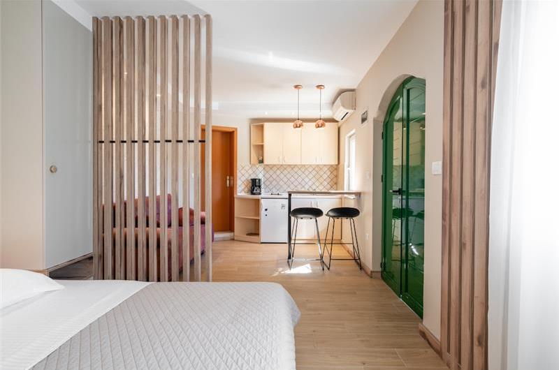 3 Bedroom Villa in Uvala Ljubljeva near Trogir, sleeps 6-7