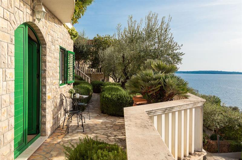 3 Bedroom Villa in Uvala Ljubljeva near Trogir, sleeps 6-7