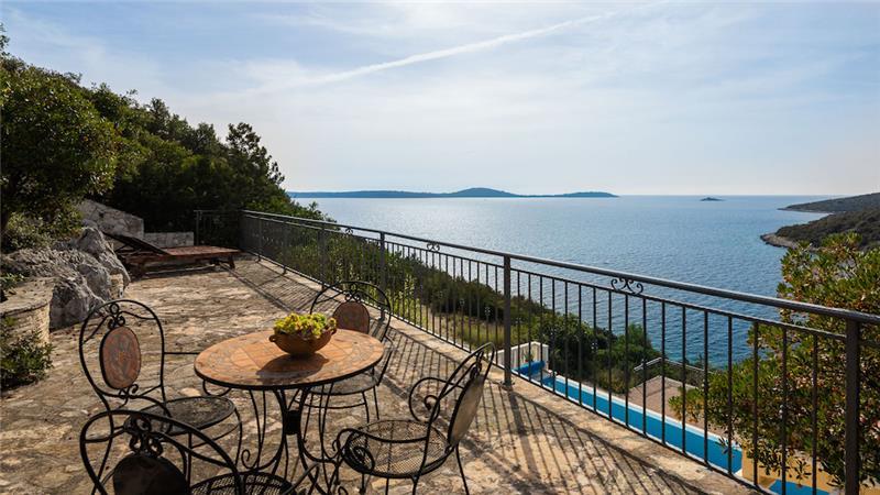 3 Bedroom Villa in Uvala Ljubljeva near Trogir, sleeps 6-7