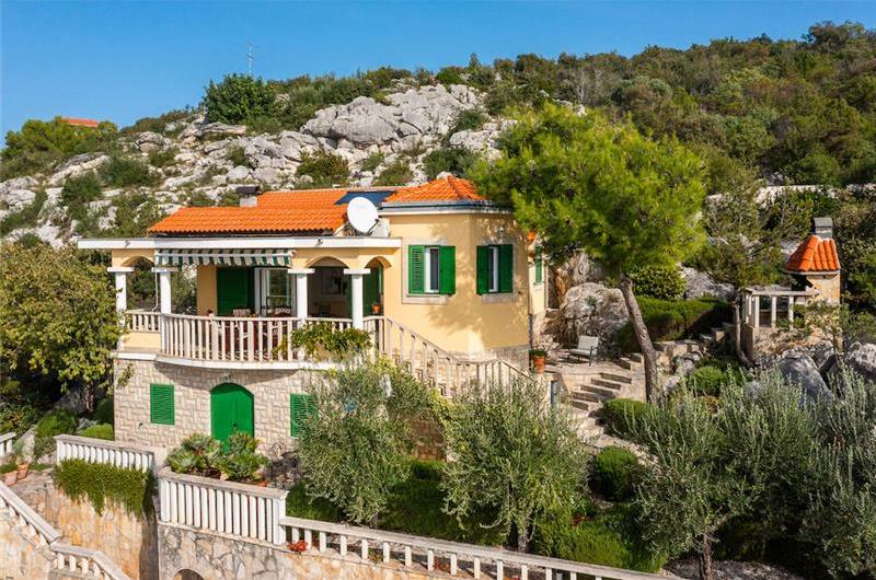 3 Bedroom Villa in Uvala Ljubljeva near Trogir, sleeps 6-7