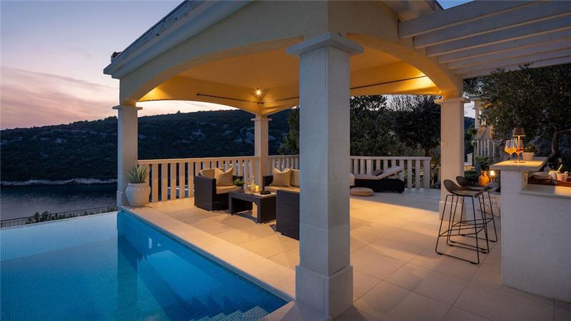 3 Bedroom Villa in Uvala Ljubljeva near Trogir, sleeps 6-7