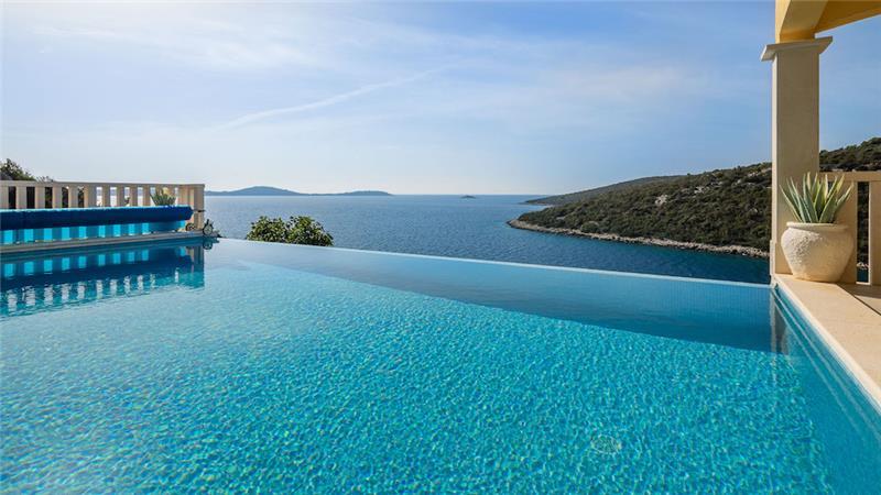 3 Bedroom Villa in Uvala Ljubljeva near Trogir, sleeps 6-7