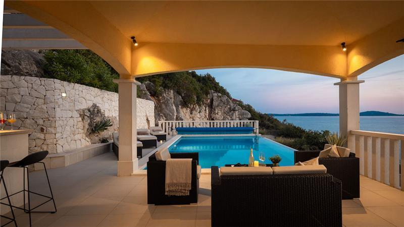 3 Bedroom Villa in Uvala Ljubljeva near Trogir, sleeps 6-7