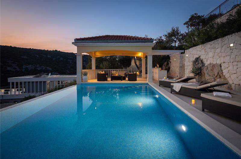 3 Bedroom Villa in Uvala Ljubljeva near Trogir, sleeps 6-7