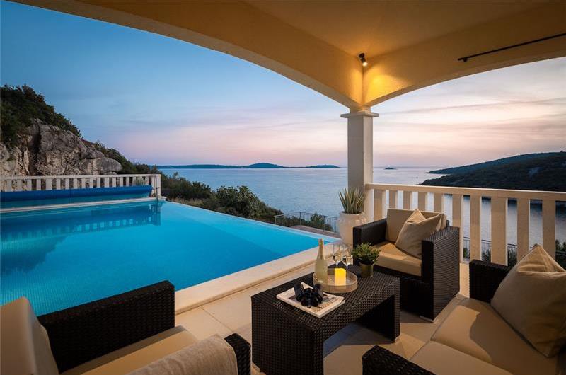 3 Bedroom Villa in Uvala Ljubljeva near Trogir, sleeps 6-7