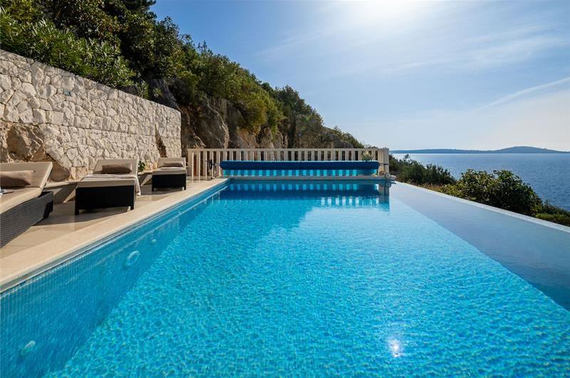 3 Bedroom Villa in Uvala Ljubljeva near Trogir, sleeps 6-7