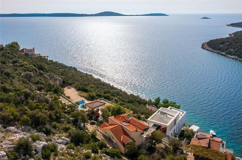 3 Bedroom Villa in Uvala Ljubljeva near Trogir, sleeps 6-7